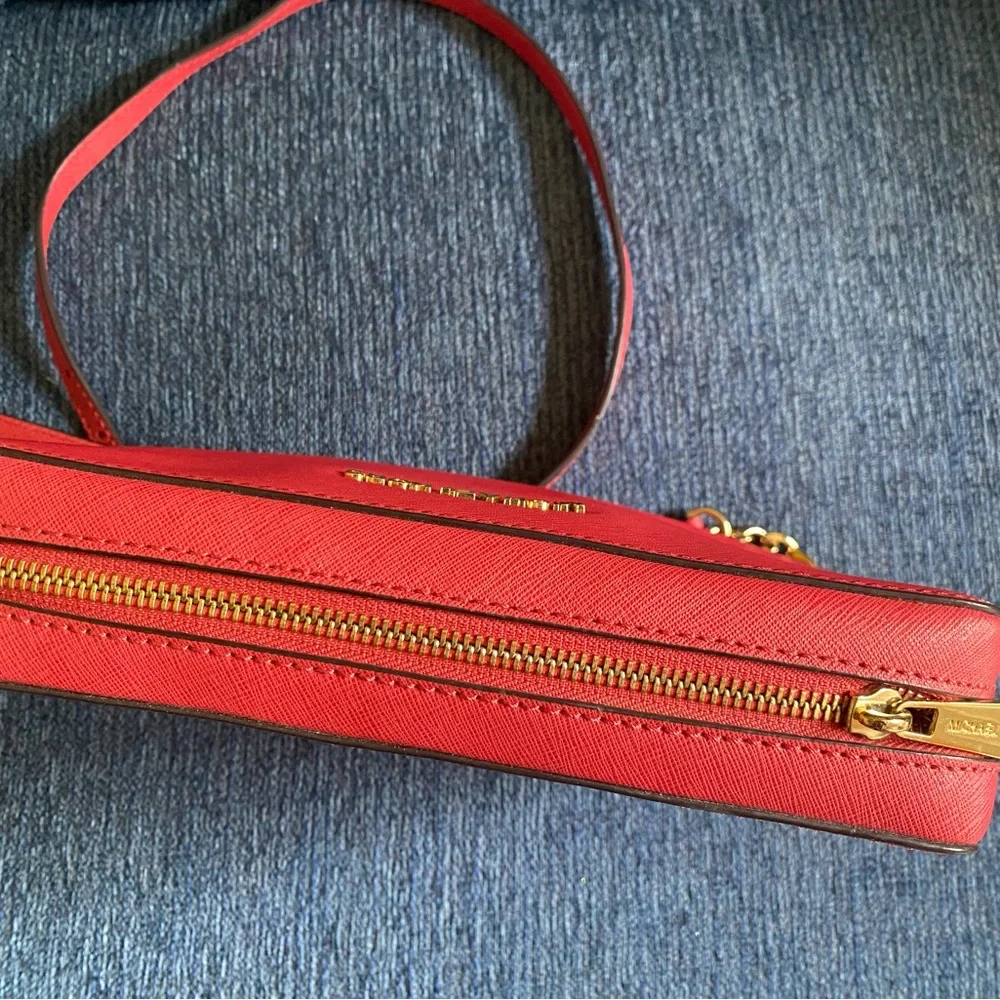 Michael Kors ๐ชธ Vibrant Coral ๐ชธ Crossbody Bag ๐ - Picture 10 of 10